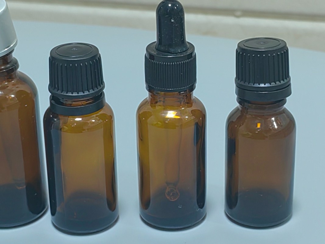 गर्म बिक्री खाली लक्जरी एम्बर ब्राउन 10ml 15ml 20ml 30ml 50ml 60ml सीरम पैकेज के लिए ग्लास आवश्यक तेल की बोतल