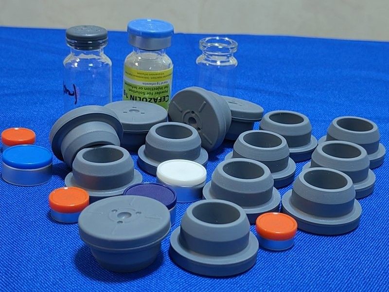 ग्लास इंजेक्शन फ्लायल के लिए 13 मिमी 20 मिमी 28 मिमी बाँझ Lyophilization फ्रीज-ड्राइव ब्रोमो फार्मास्युटिकल ब्यूटिल रबर क्लॉपर