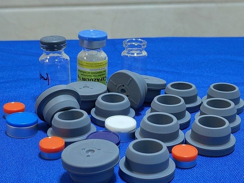 13mm 20mm 28mm 32mm ग्रे फार्मास्युटिकल क्लोरोब्यूटिल ब्यूटिल रबर क्लॉपर ग्लास इंजेक्शन शीशी वैक्सीन की बोतल के लिए