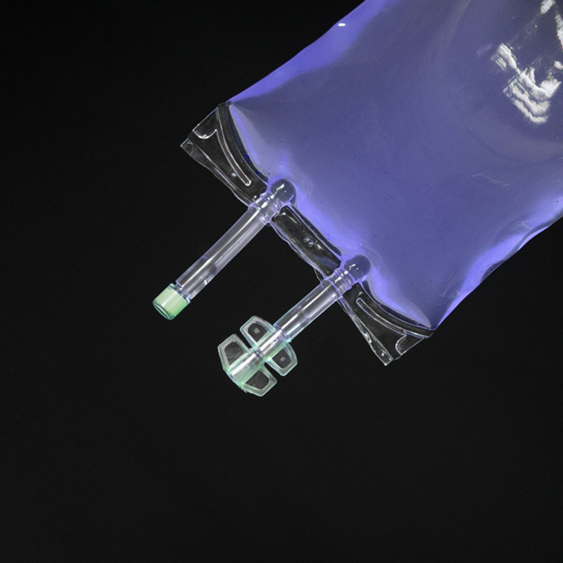 250ml 500ml 1000ml एक बार उपयोग करने योग्य पीवीसी एक बार उपयोग करने योग्य चिकित्सा इन्फ्यूजन बैग IV एकल ट्यूब सॉफ्ट बैग के साथ इन्फ्यूजन बैग