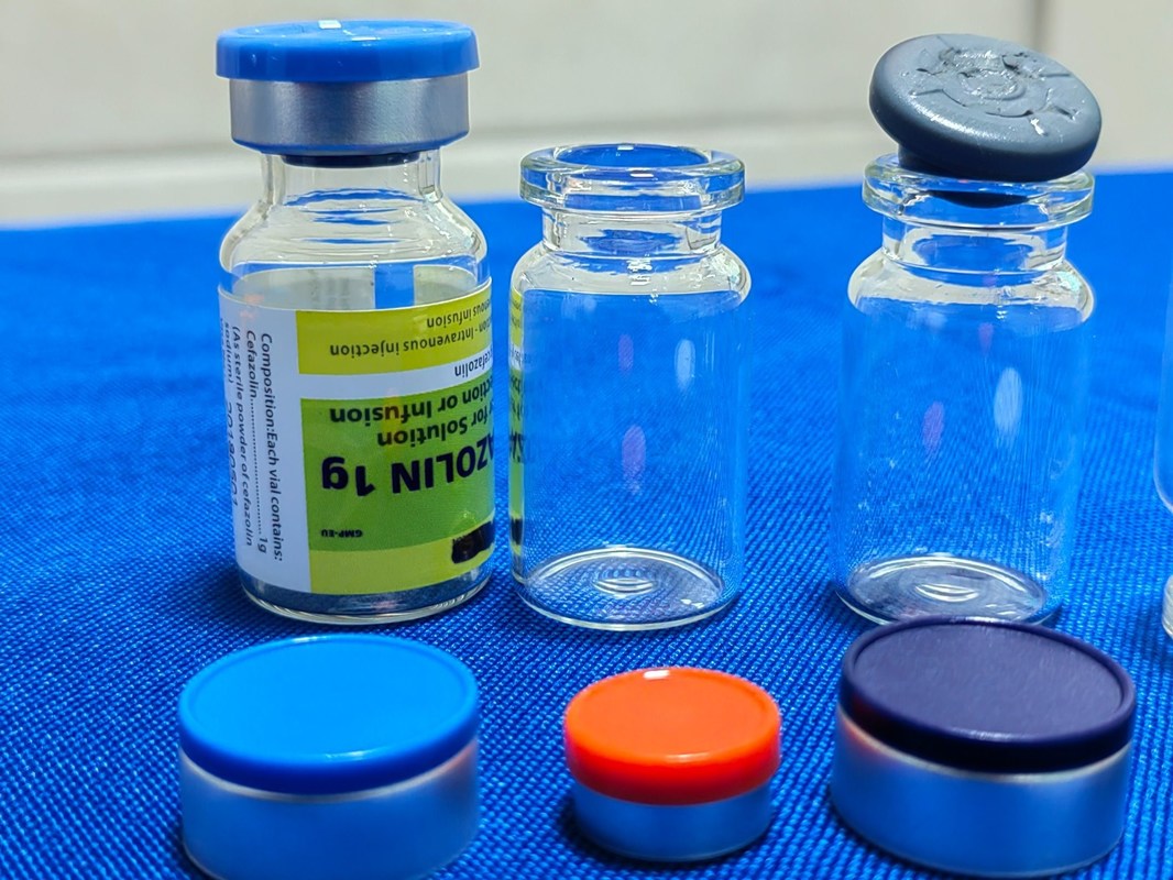 10 मिलीलीटर 20 मिलीलीटर स्पष्ट एम्बर सोडा कैम साफ धोया स्टेरिल डिपाइरोजेनेटेड ग्लास एंटीबायोटिक्स के लिए इंजेक्शन शीशी