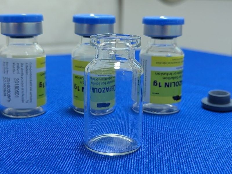 5ml 10ml क्लियर एम्बर मेडिकल छोटे ग्लास की बोतल इंजेक्शन वैक्सीन के लिए तटस्थ बोरोसिलिकेट ग्लास फ्लायल