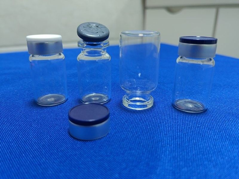5ml 10ml क्लियर एम्बर मेडिकल छोटे ग्लास की बोतल इंजेक्शन वैक्सीन के लिए तटस्थ बोरोसिलिकेट ग्लास फ्लायल