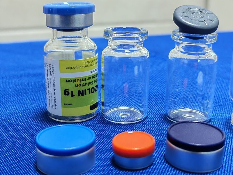 क्लियर मेडिकल ग्लास फ्लायल फार्मास्युटिकल 5ml 10ml 20ml क्लियर एम्बर खाली छोटे इंजेक्शन योग्य बाँझ ग्लास ट्यूबलर फ्लायल